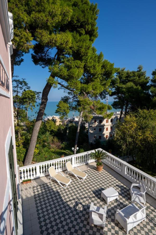 Park Hotel Villa Maria San Menaio Bagian luar foto