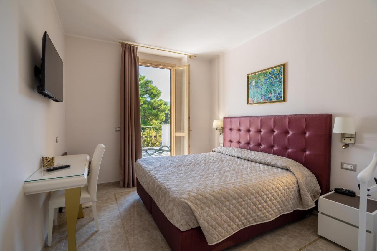Park Hotel Villa Maria San Menaio Bagian luar foto