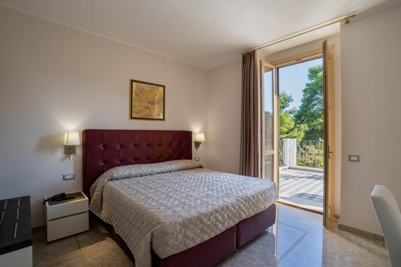 Park Hotel Villa Maria San Menaio Bagian luar foto
