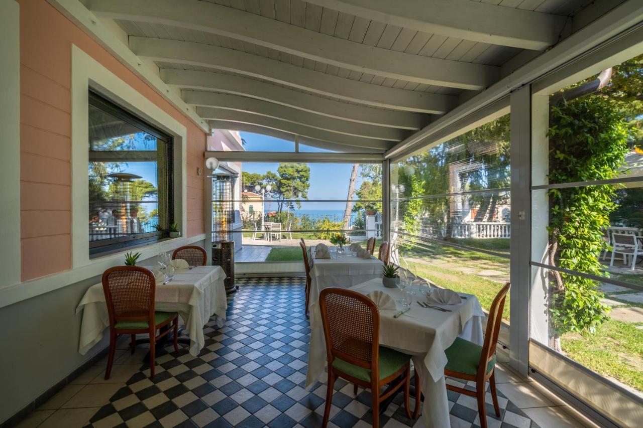 Park Hotel Villa Maria San Menaio Bagian luar foto
