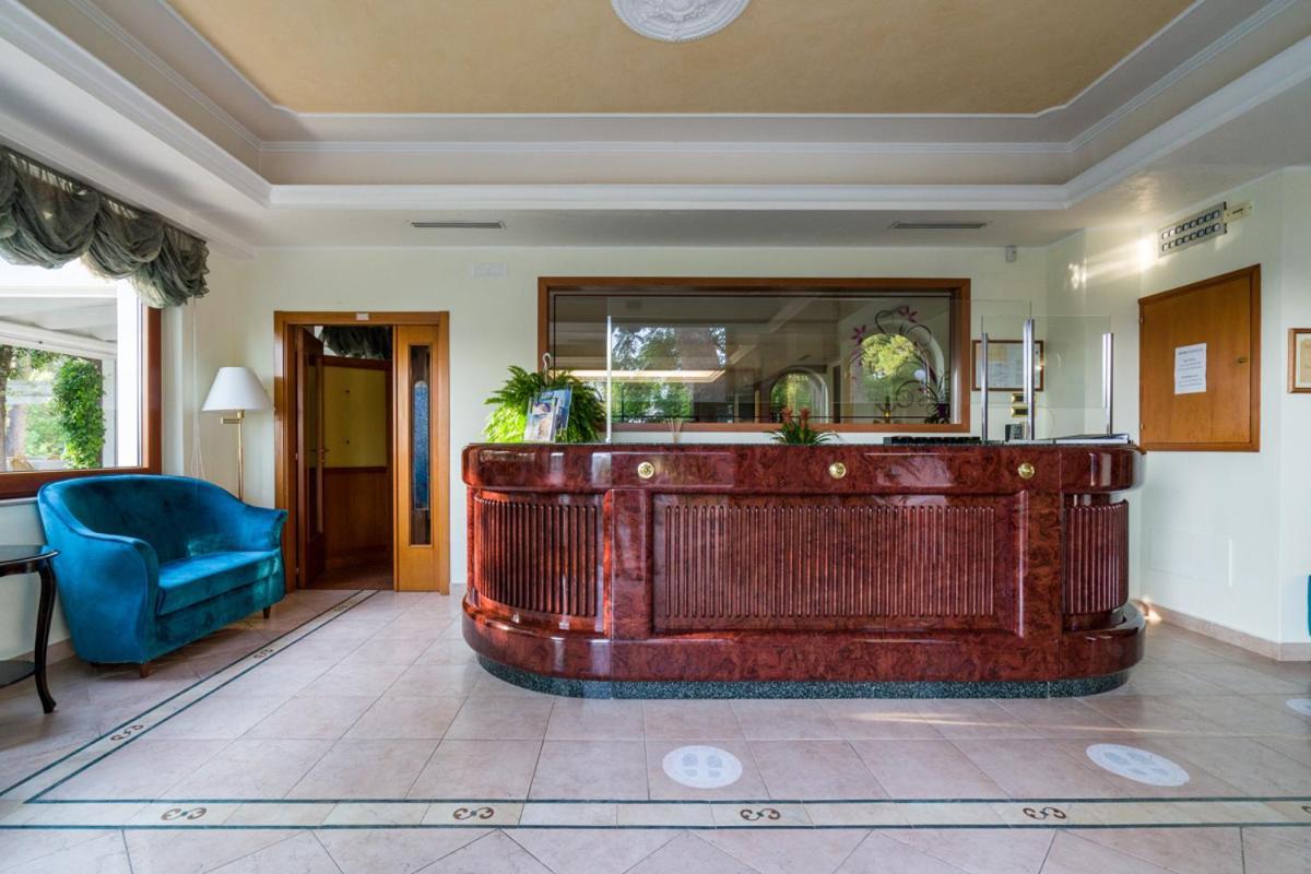 Park Hotel Villa Maria San Menaio Bagian luar foto