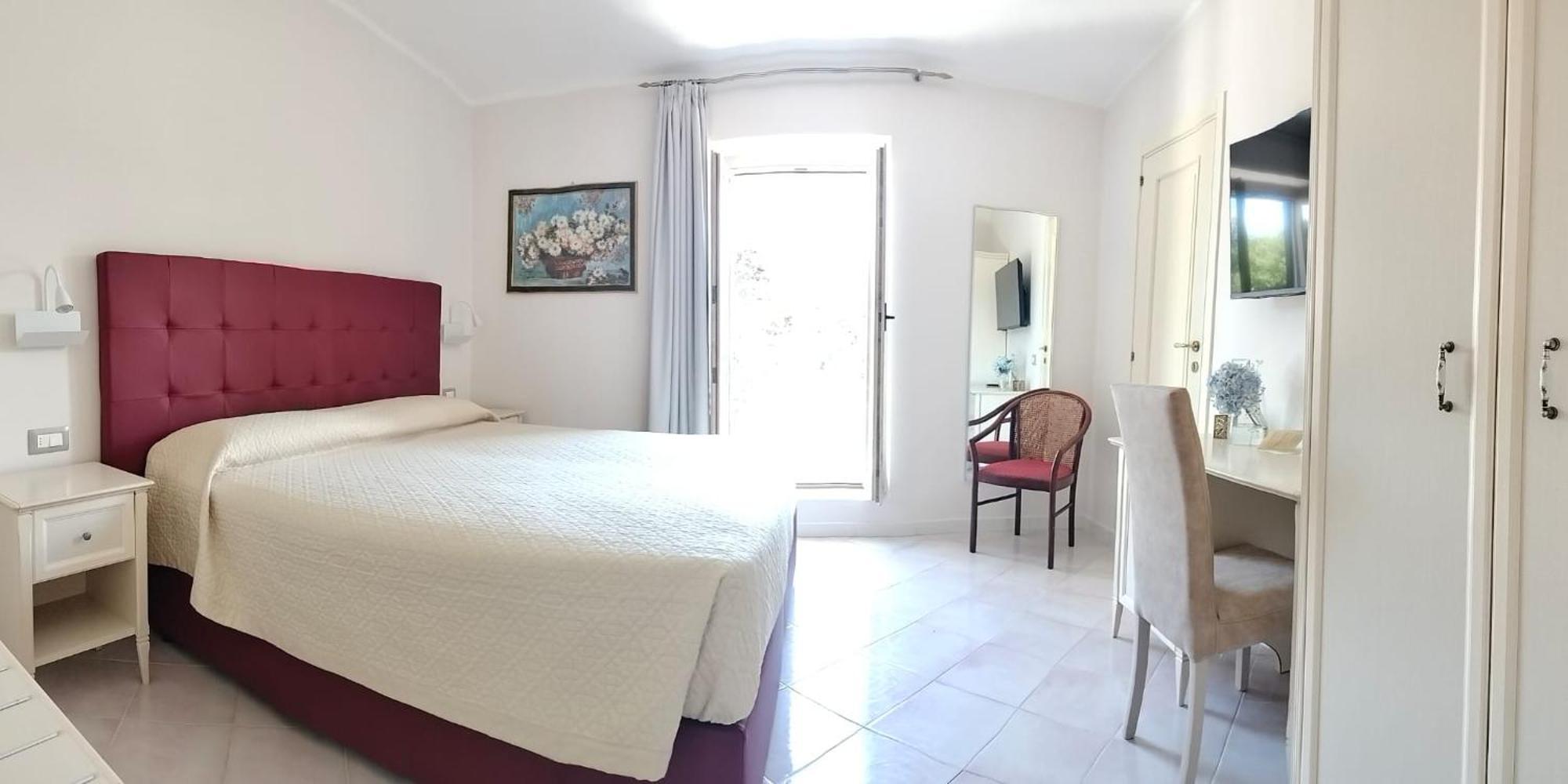 Park Hotel Villa Maria San Menaio Bagian luar foto