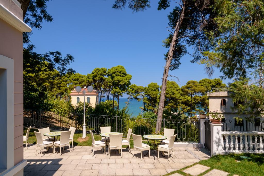 Park Hotel Villa Maria San Menaio Bagian luar foto
